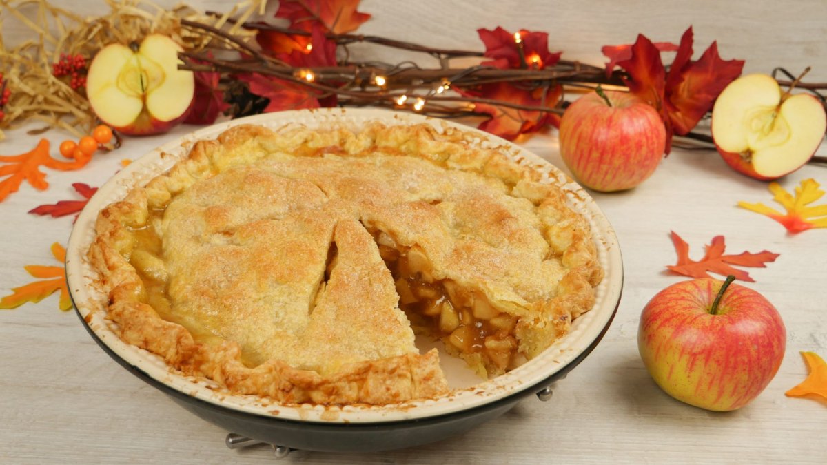 Кусок пирога с яблоками