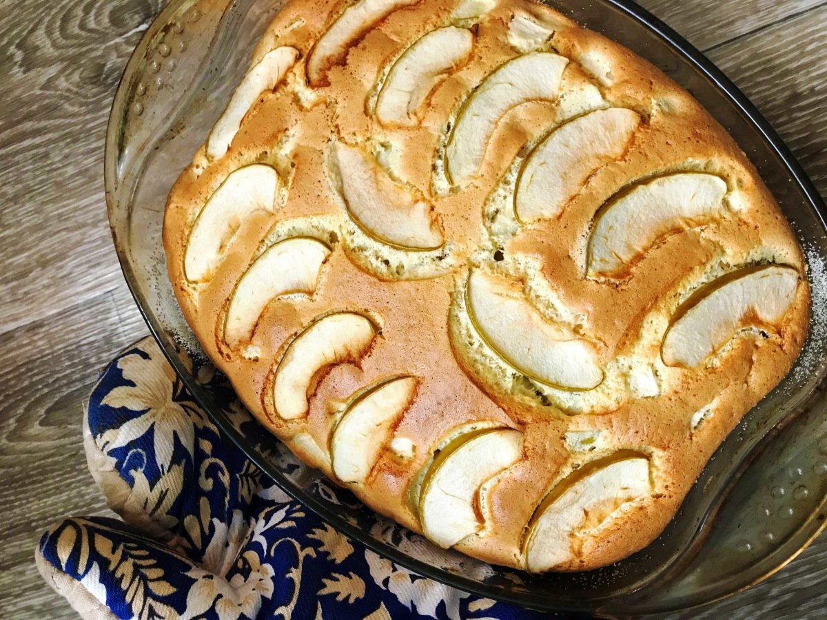 Шарлотка с яблоками Юлии Высоцкой