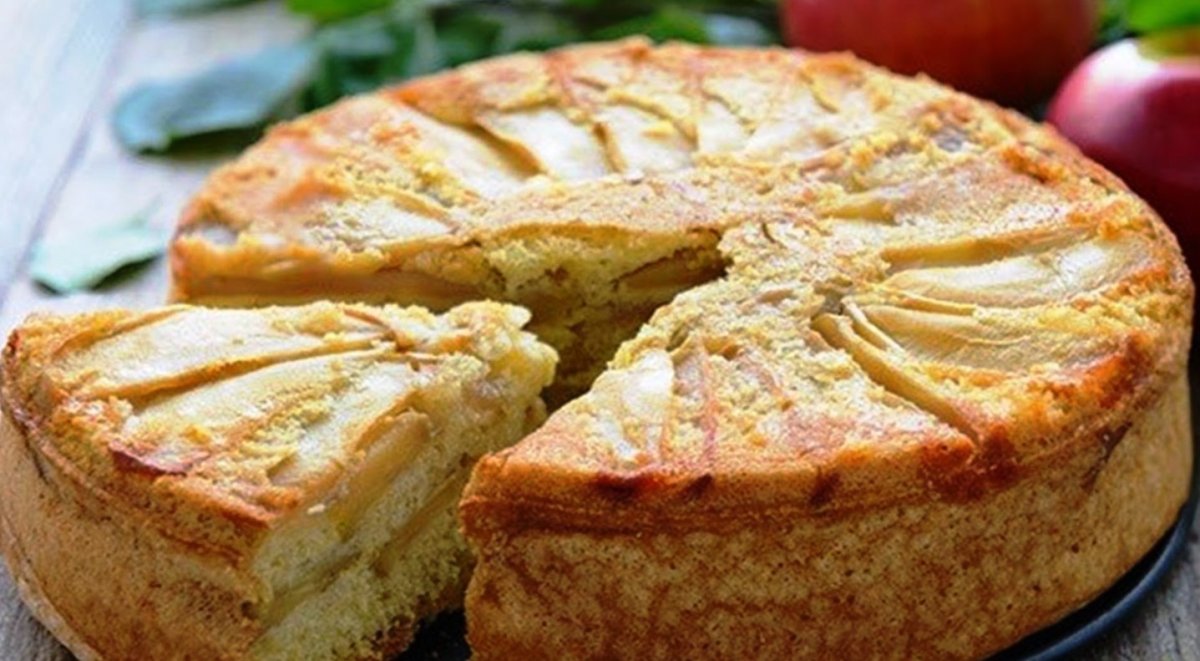 Шарлотка с яблоками в духовке