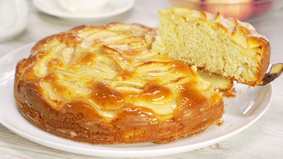 Шарлотка с вишней