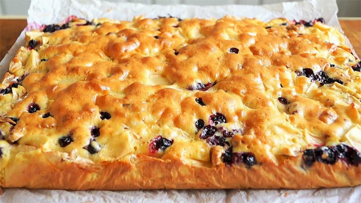 Шарлотка с яблоками в духовке