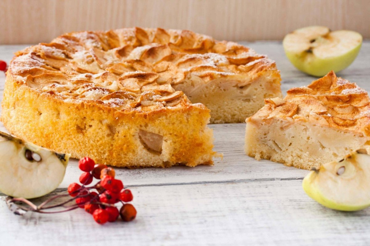 Диетическая шарлотка с яблоками