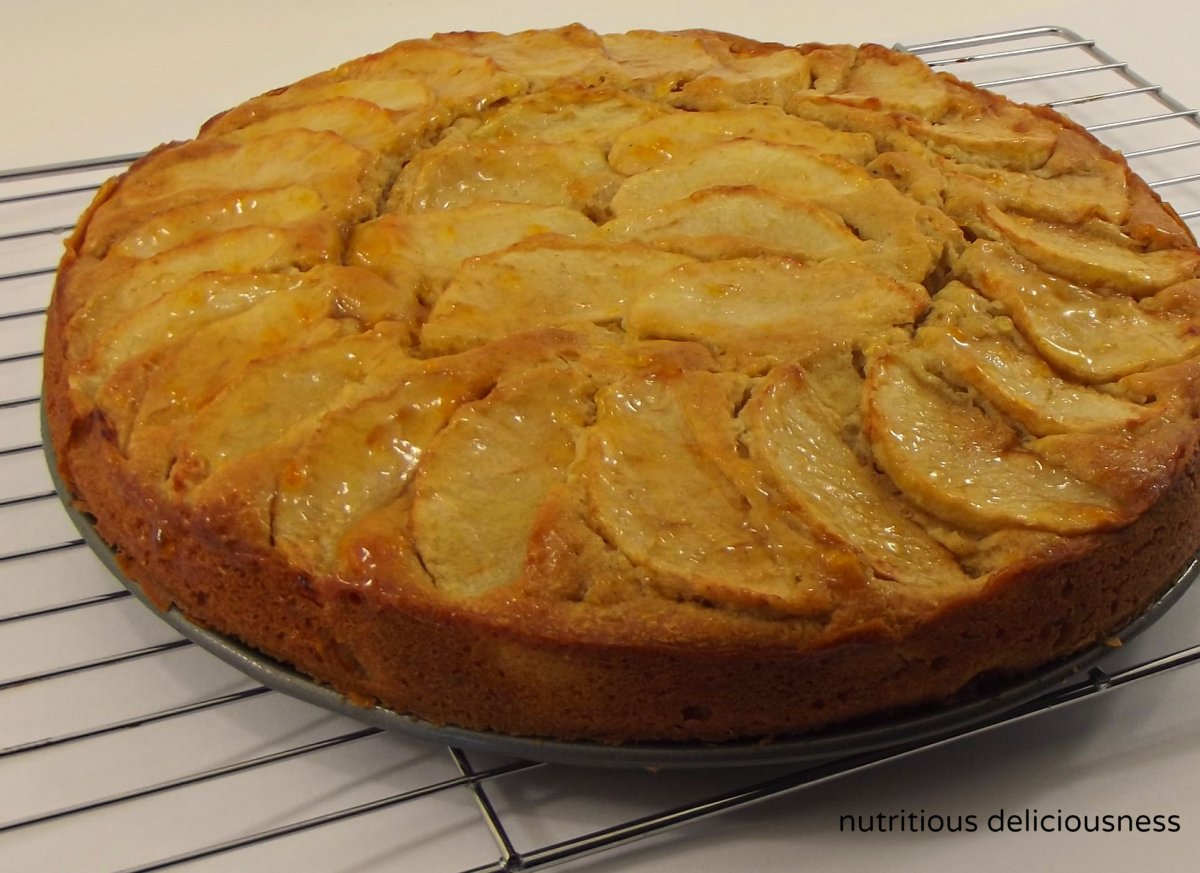 Шарлотка с яблоками классический