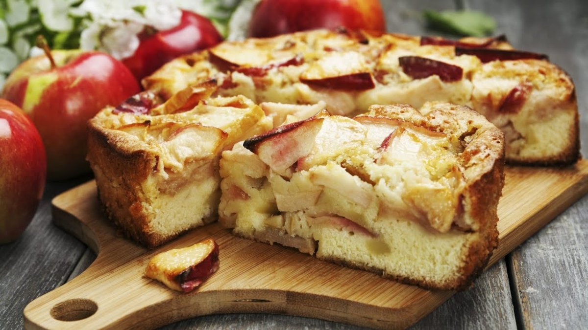 Шарлотка с яблоками классический