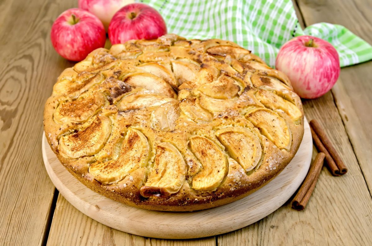 Шарлотка с яблоками