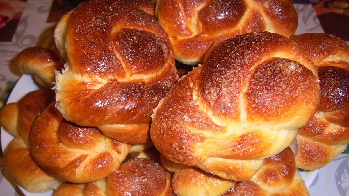 Красивые сдобные булочки