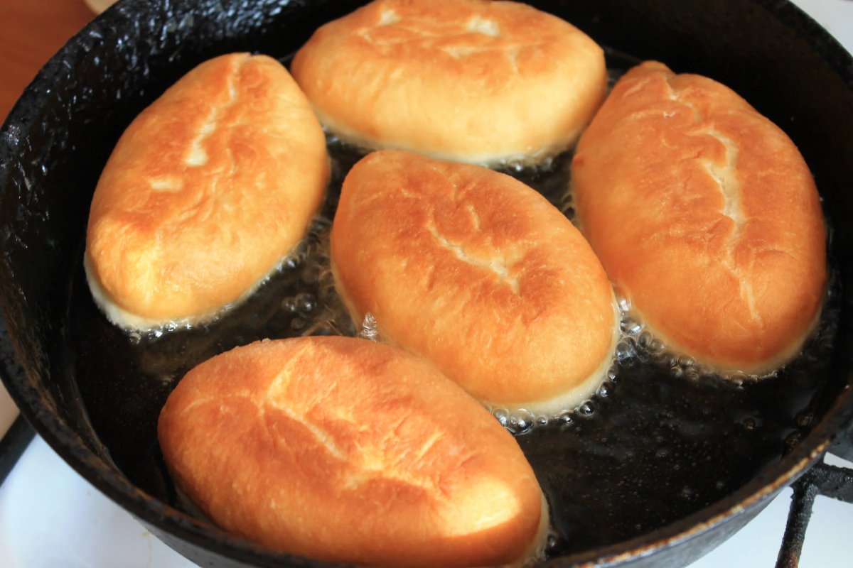 Шарлотка с карамелизированными яблоками в духовке