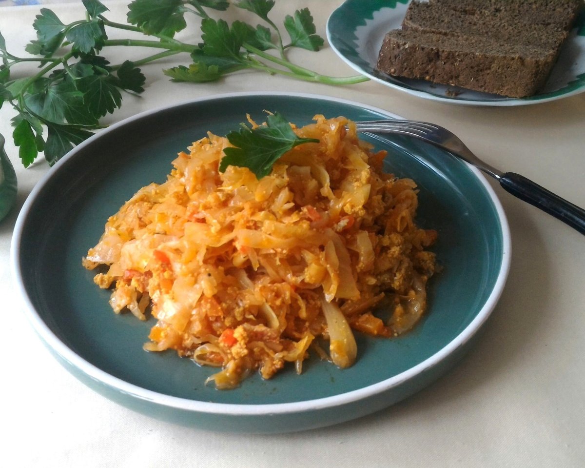 Тушеная капуста со сметаной
