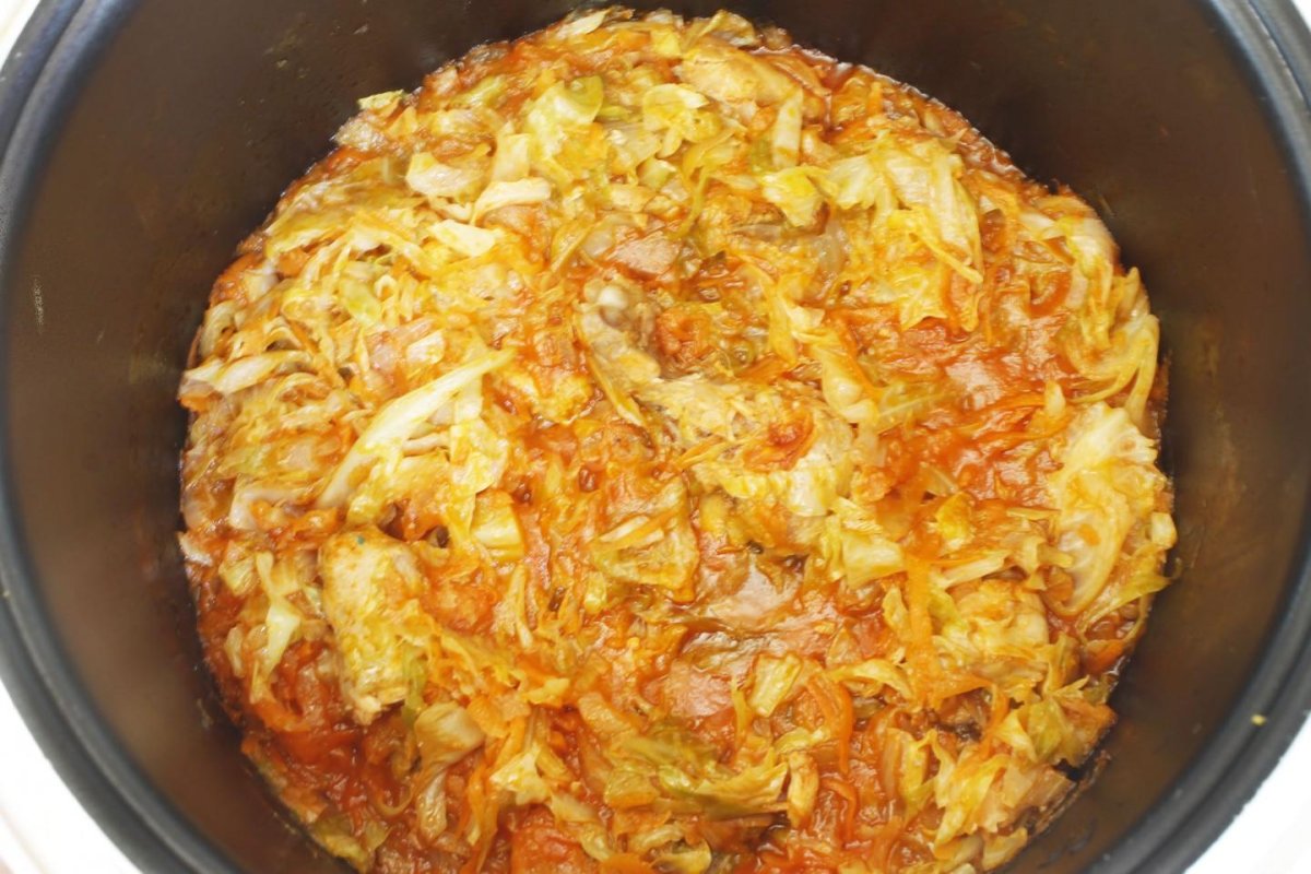 Тушёная капуста с курицей