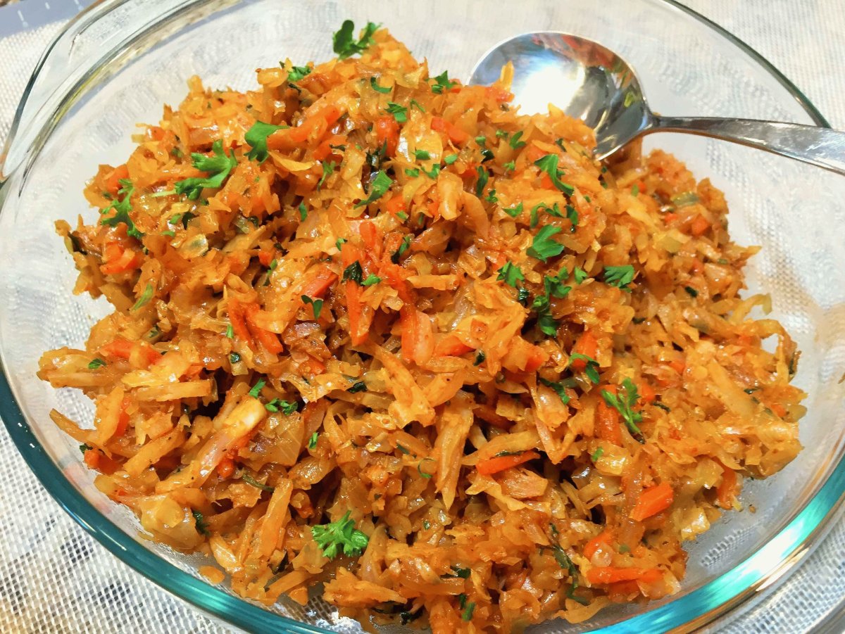 Пирожки с тушеной капустой