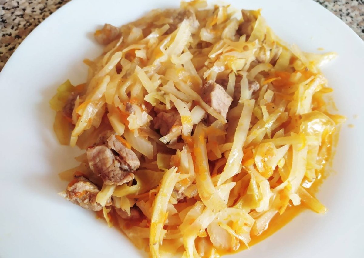 Капуста с тушенкой