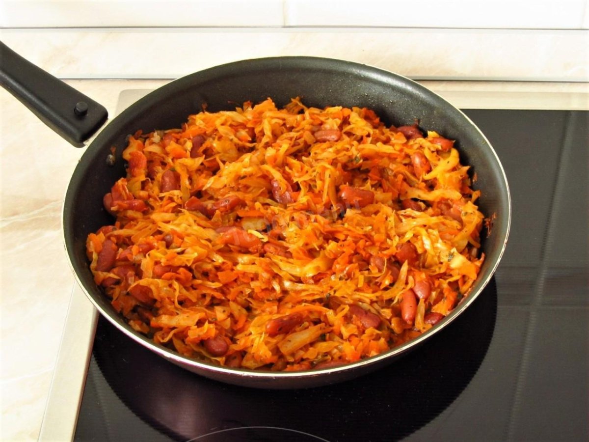 Тушеная квашеная капуста