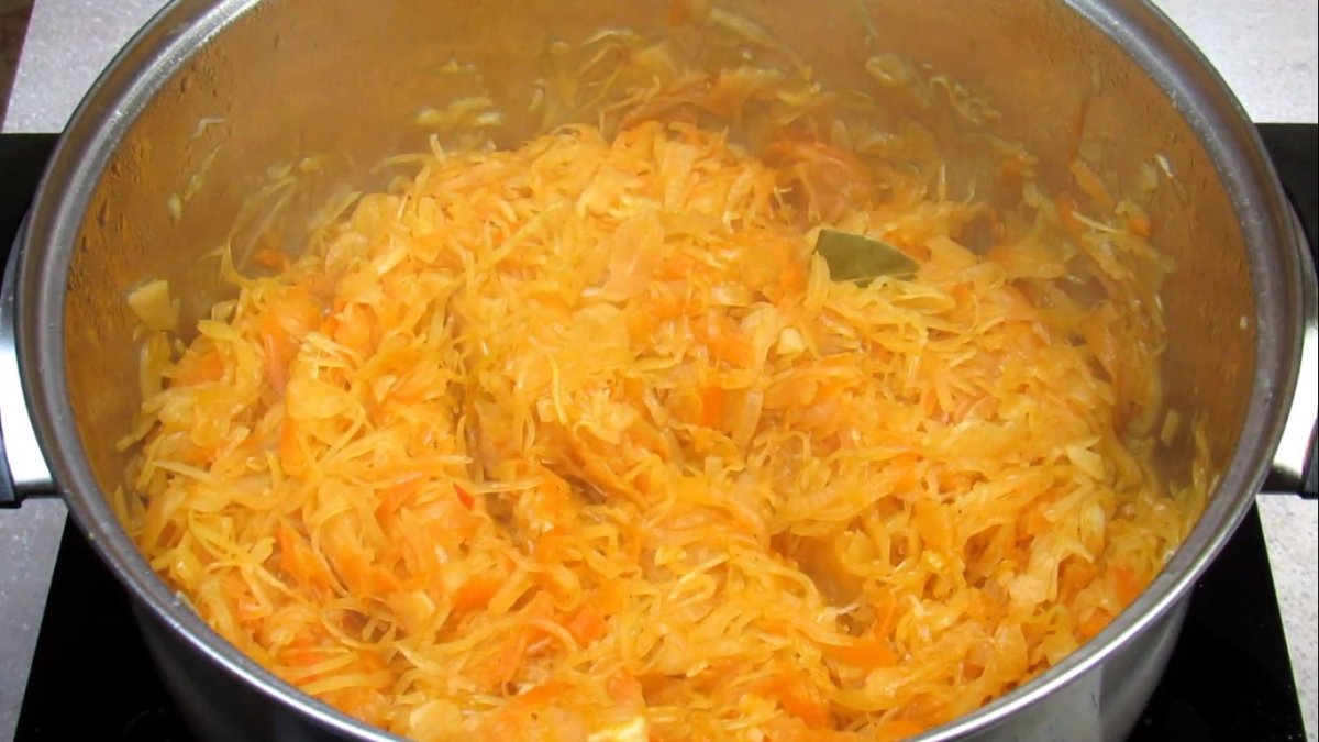 Вареники с тушеной капустой