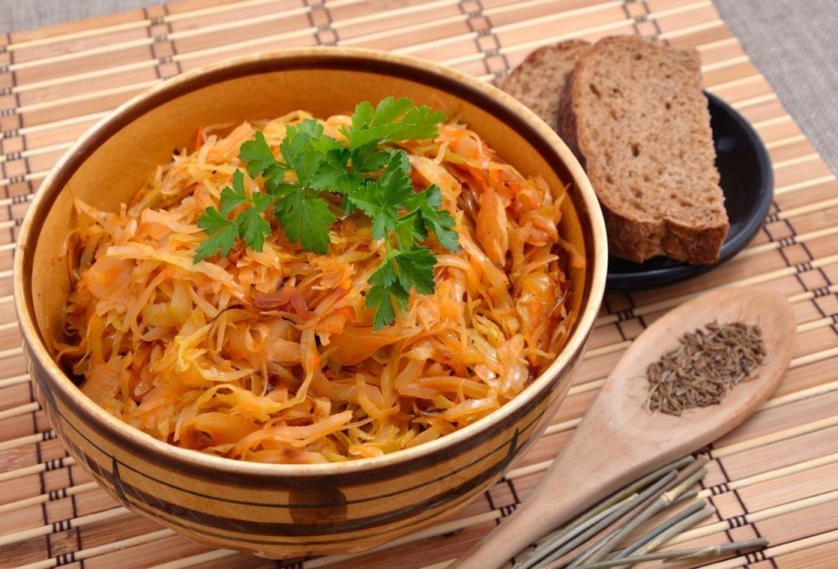 Тушеная капуста с грибами