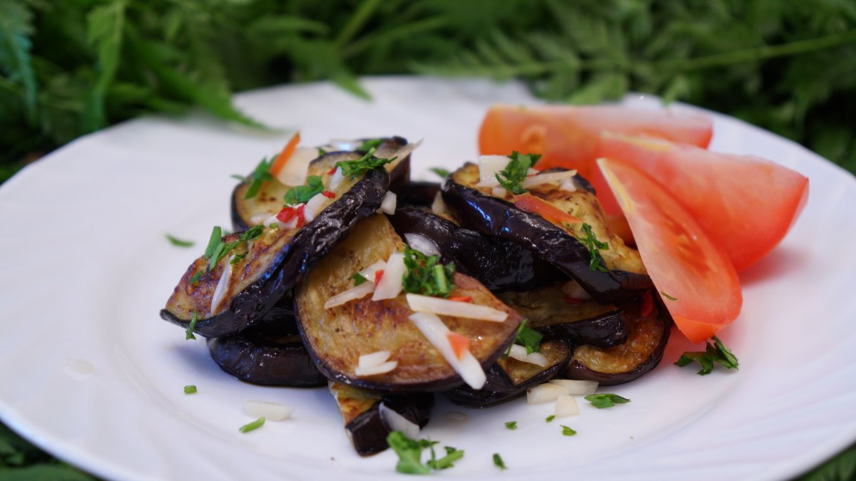 Блинчики из печени с начинкой из моркови с луком