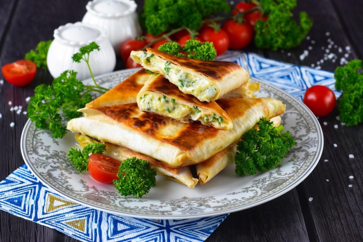Пирог из лаваша с творогом и сыром