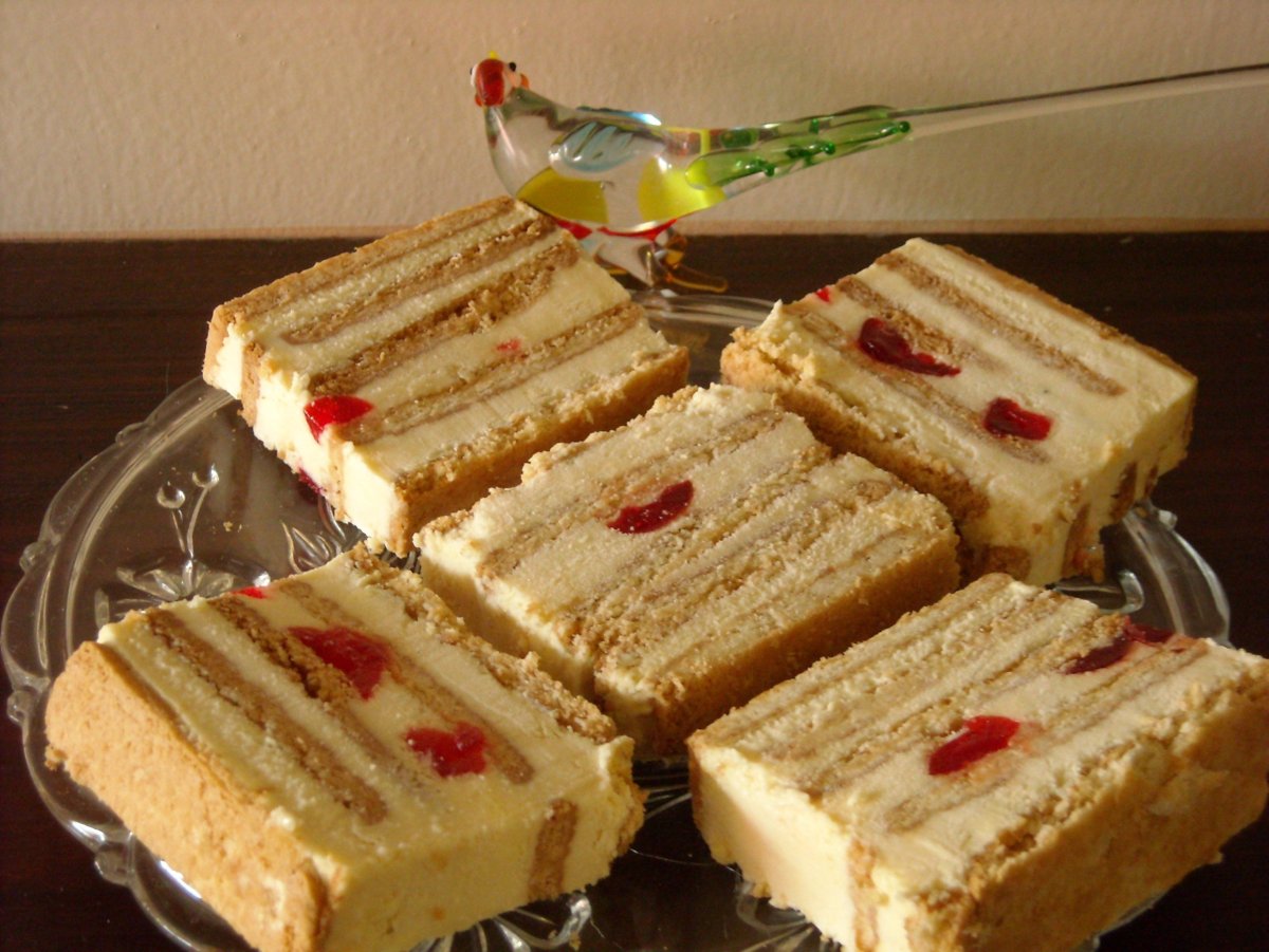 Пирожное из печенья и творога