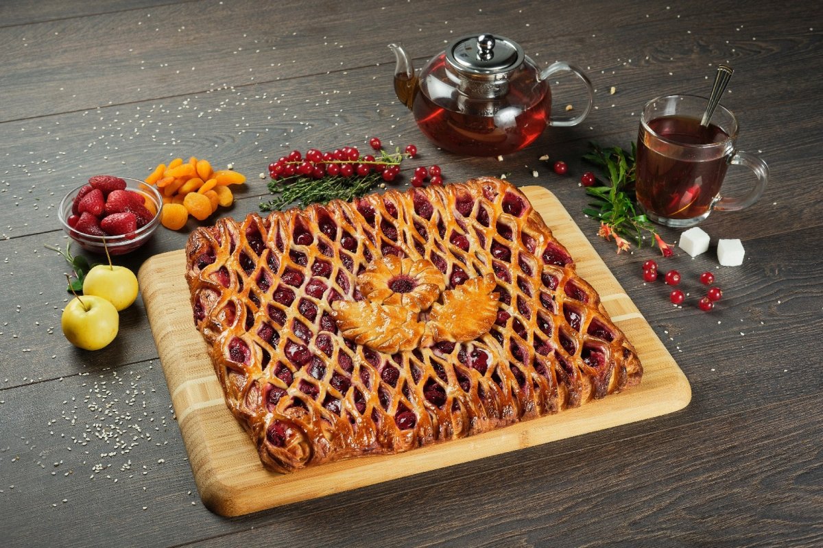 Слойки с брусникой