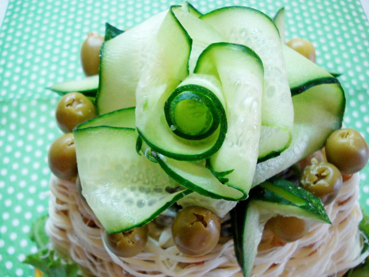 Салат невеста с копченой курицей и плавленным сыром