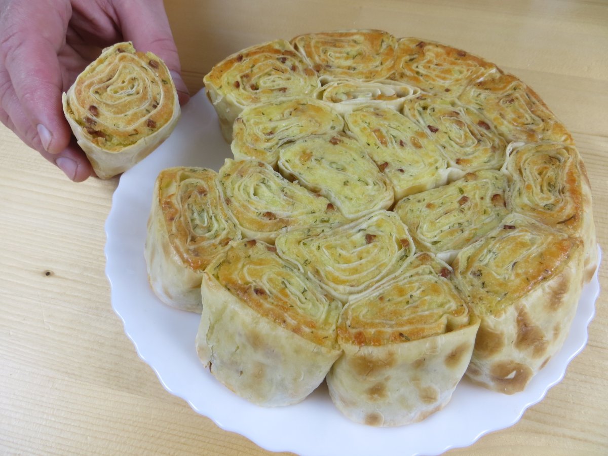 Пирог с тушеной капустой из лаваша