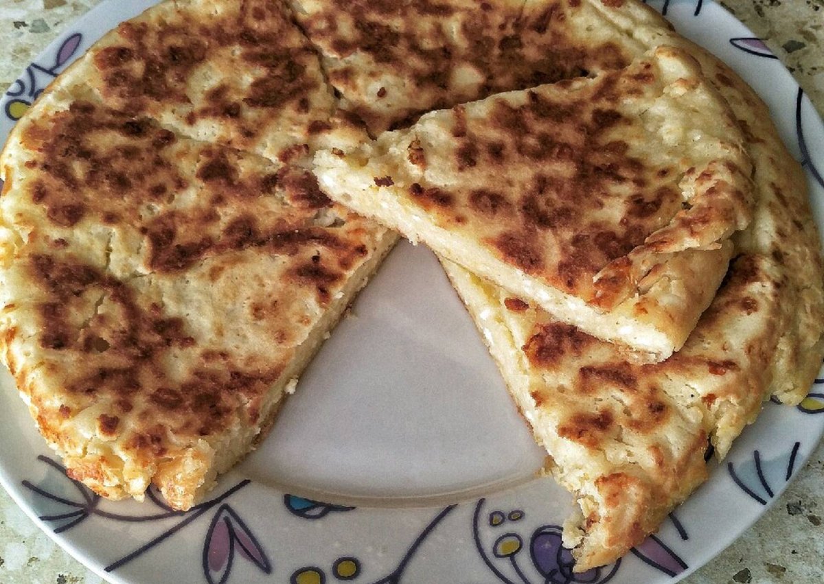 Пирог с сыром на сковороде