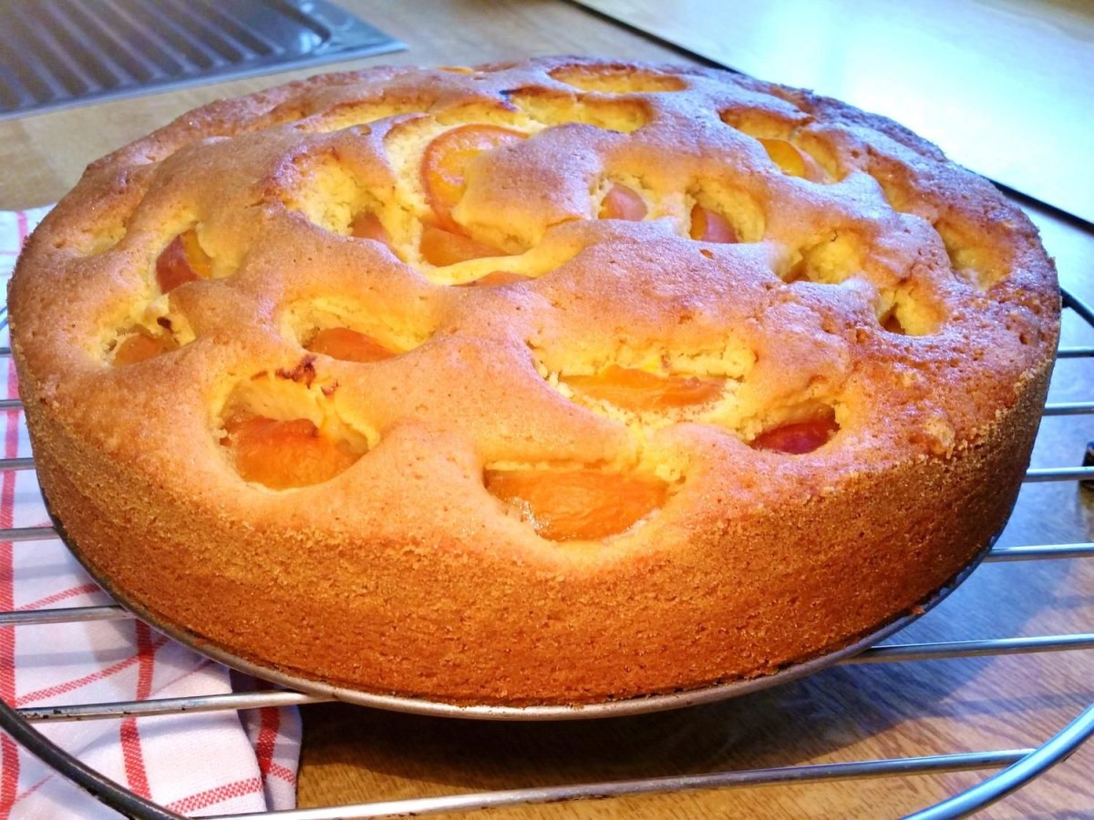 Марципан с яблоком