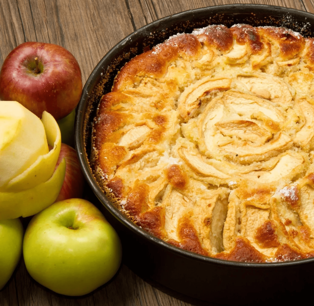 Осенний пирог с яблоками и корицей