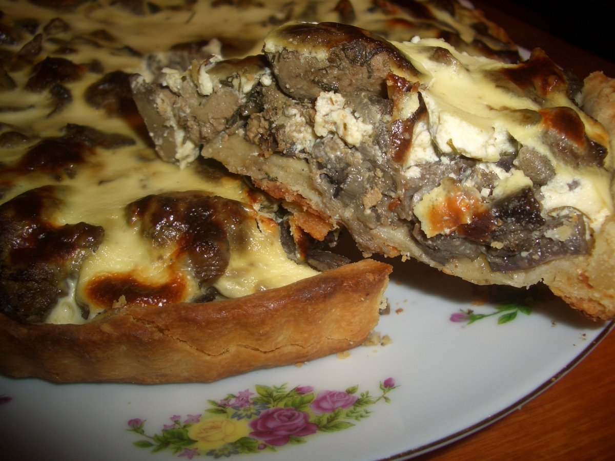 Пироги с печенкой и грибами