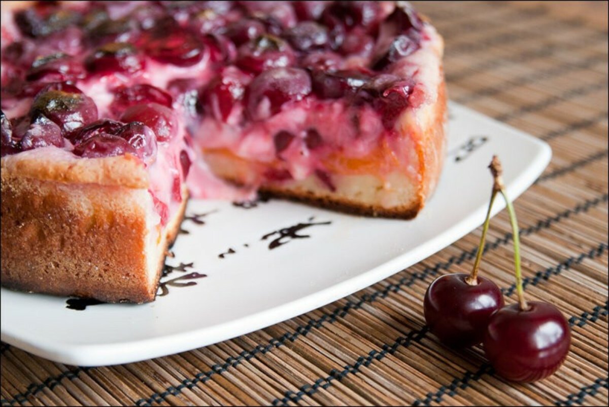 Шарлотка с клюквой