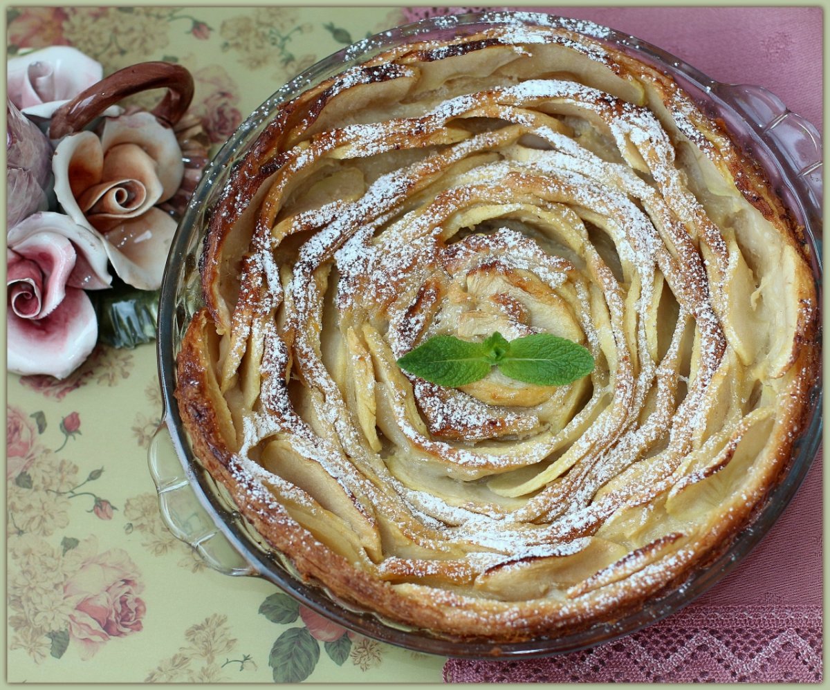 Яблочный пирог с розочками