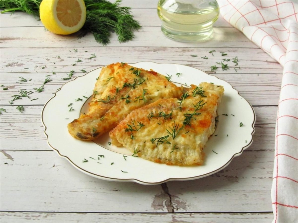Пирог с рыбными консервами и картошкой