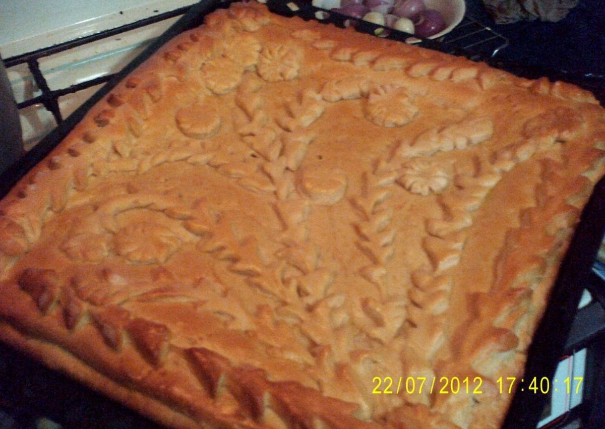 Пирог с мясом и картошкой