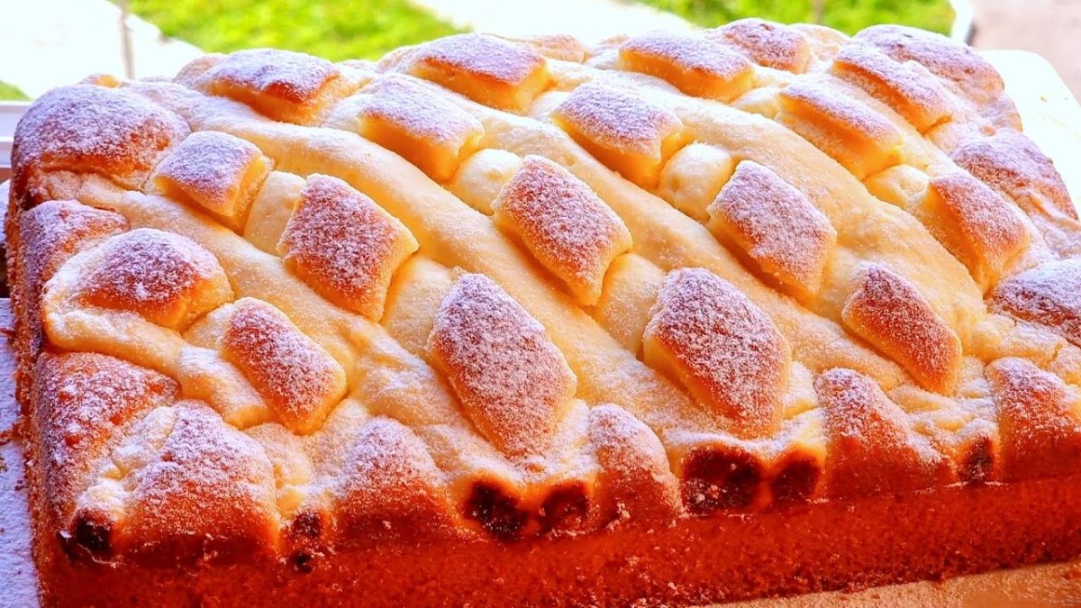 Шарлотка с клубникой
