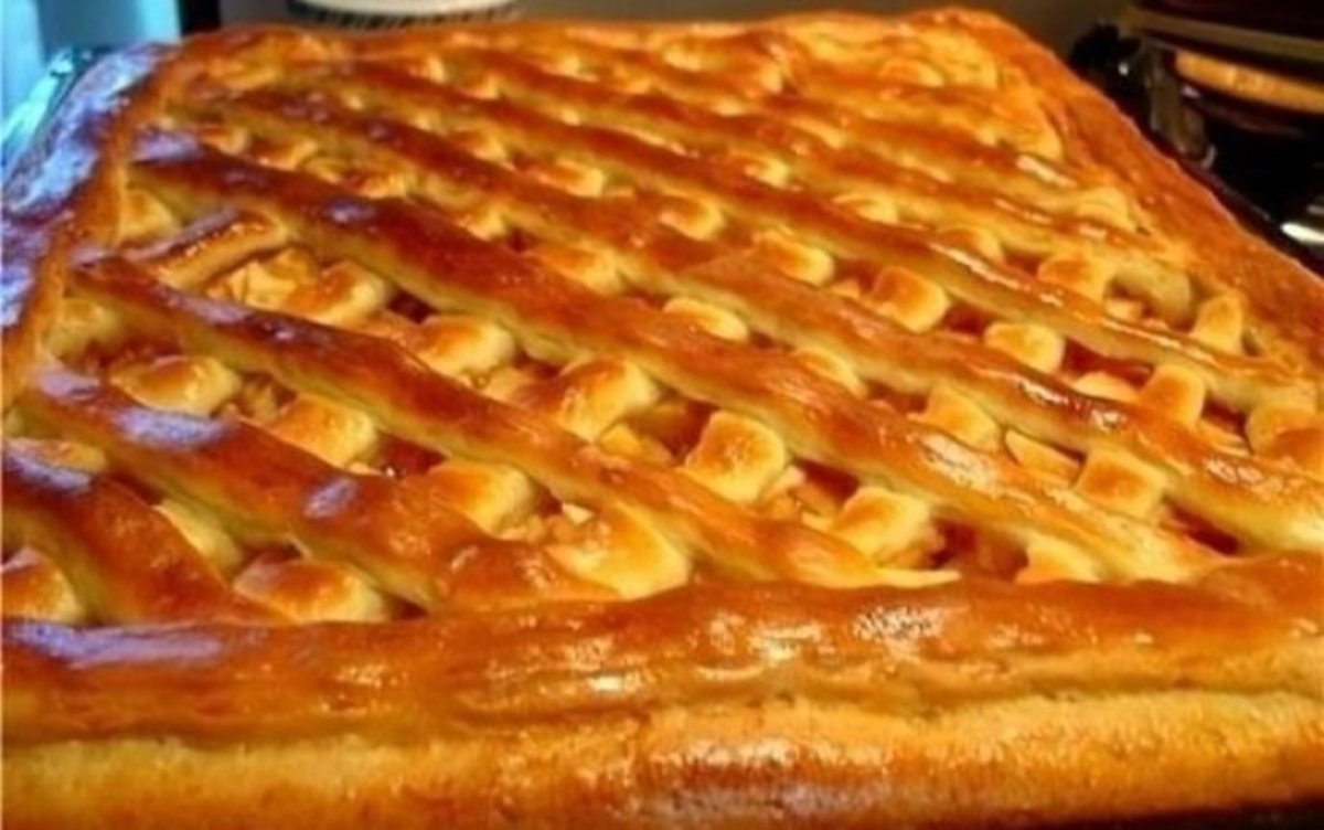 Пирог с клубникой на кефире