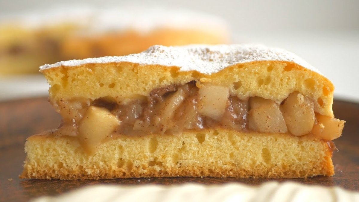 Пирог с начинкой из яблок