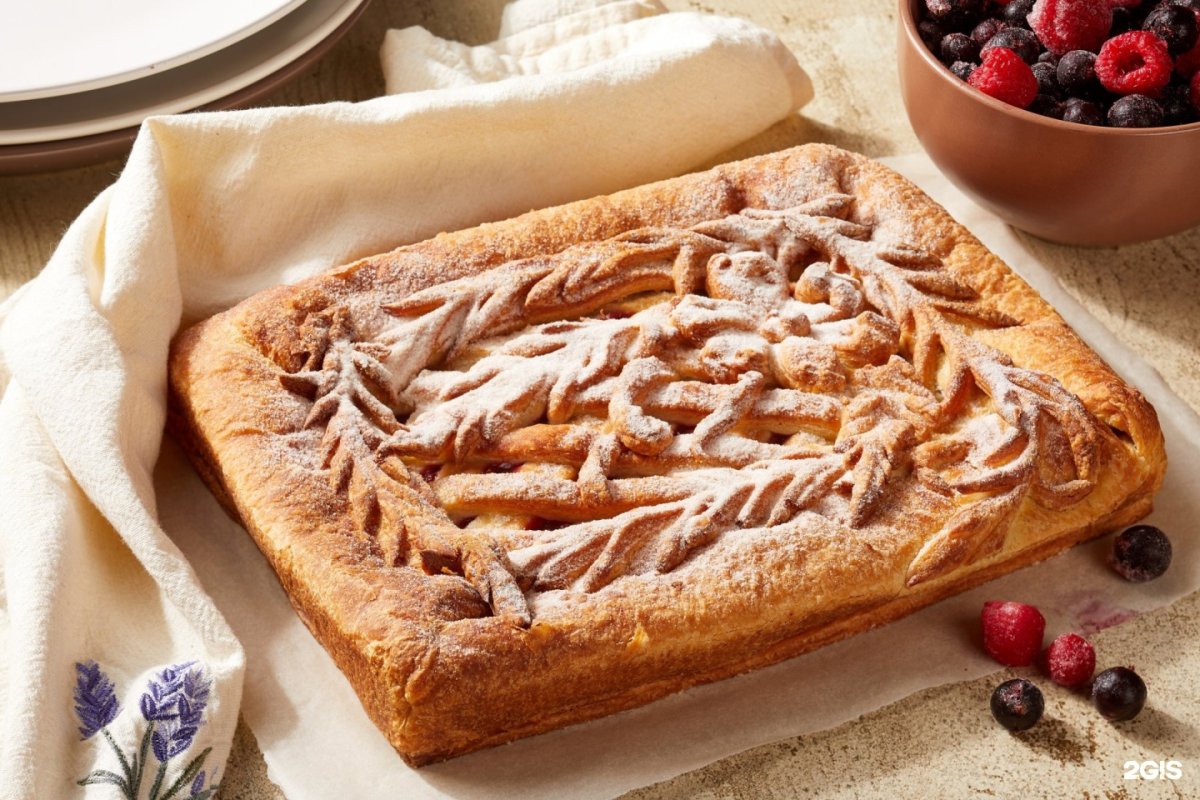 Блинный торт с клубникой