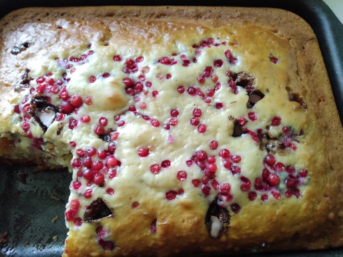 Пирог с бананом и ягодами
