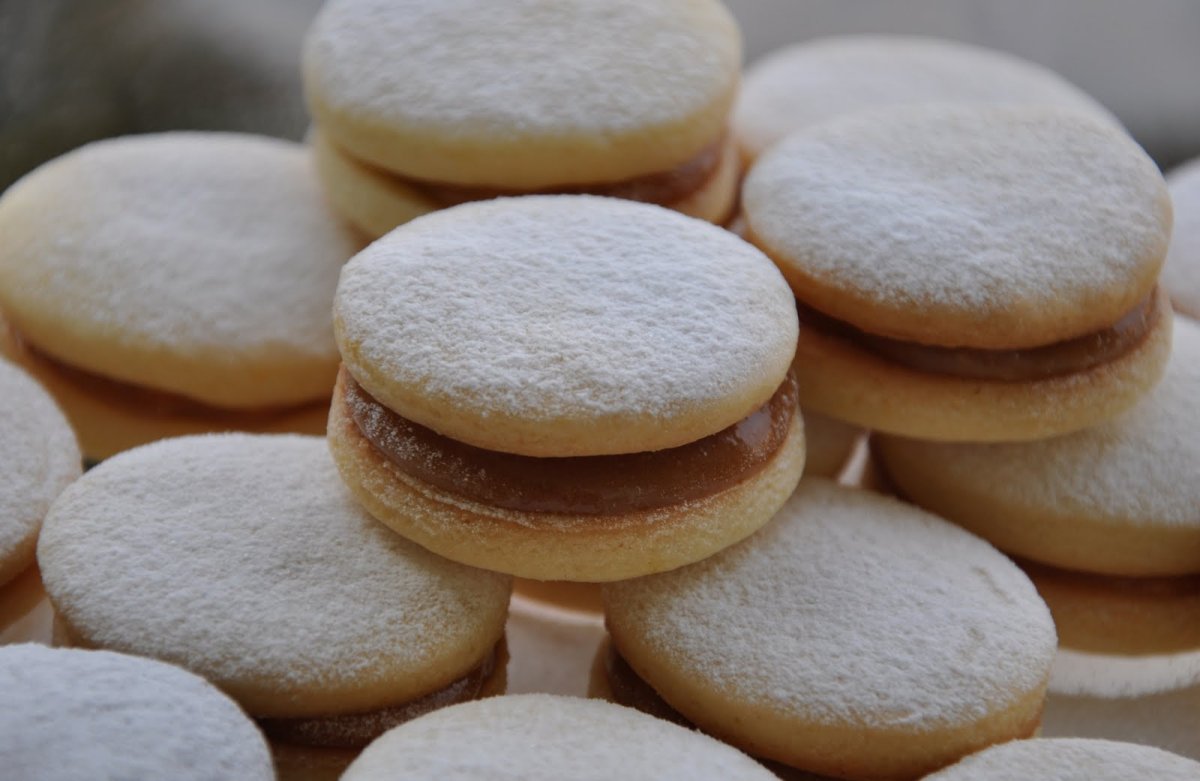 Alfajor filled with Dulce de leche