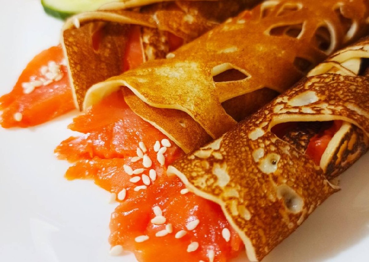 Блинчики с красной рыбой