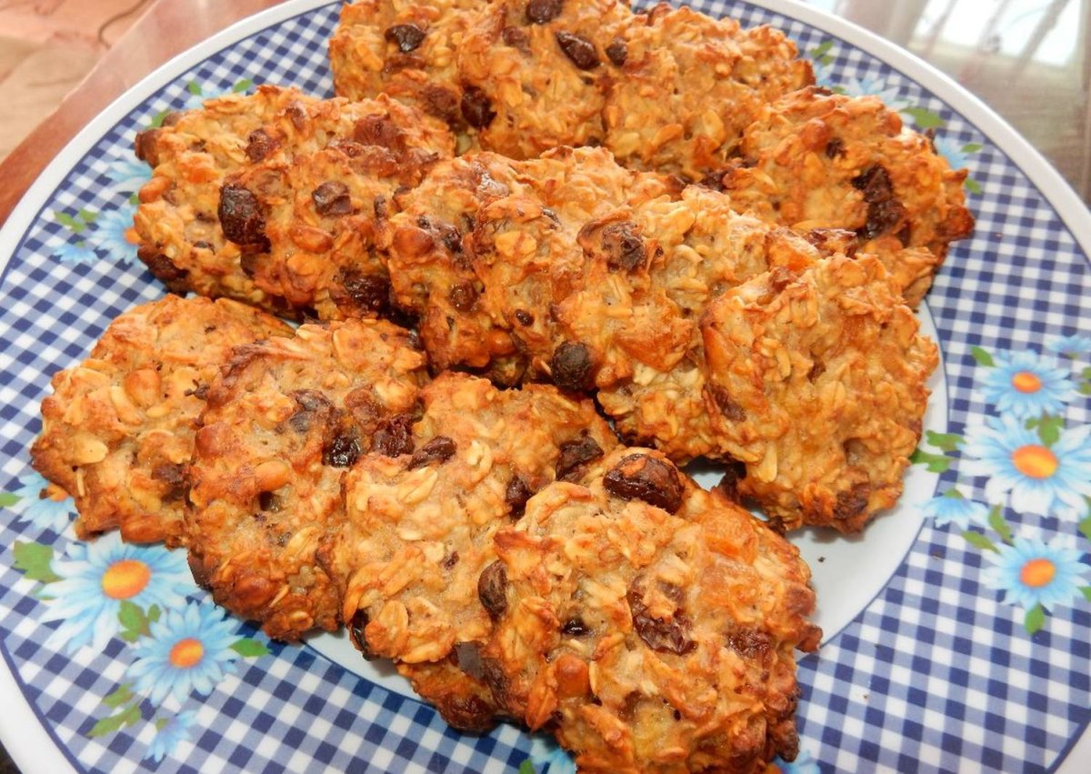 Печенье с сухофруктами и орехами