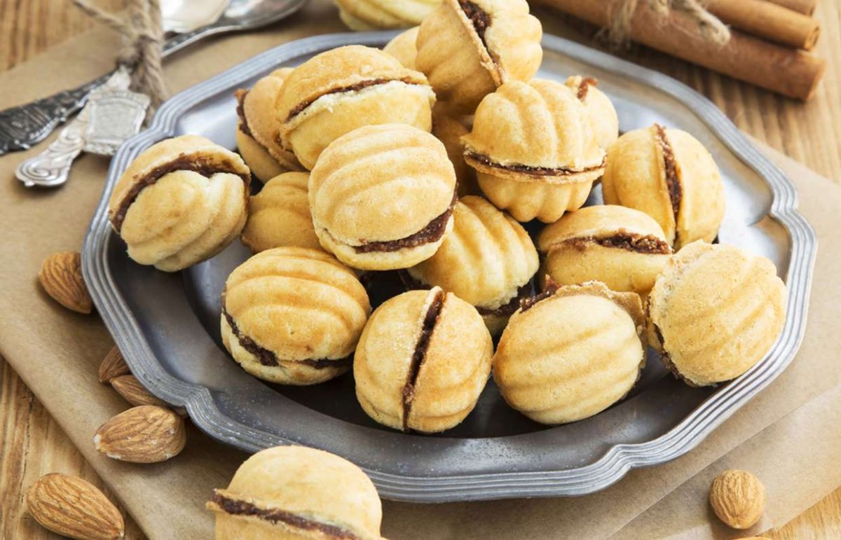 Печенье орешки со сгущенкой и грецкими орехами