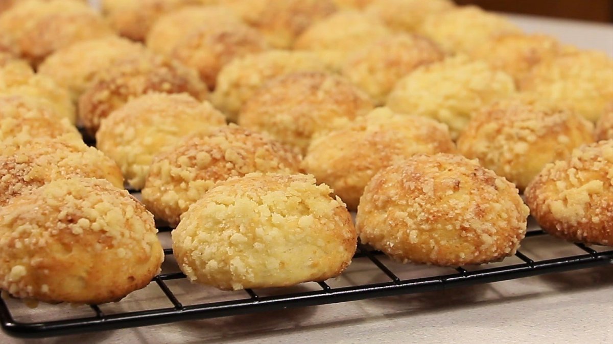 Творожники со сладкой крошкой