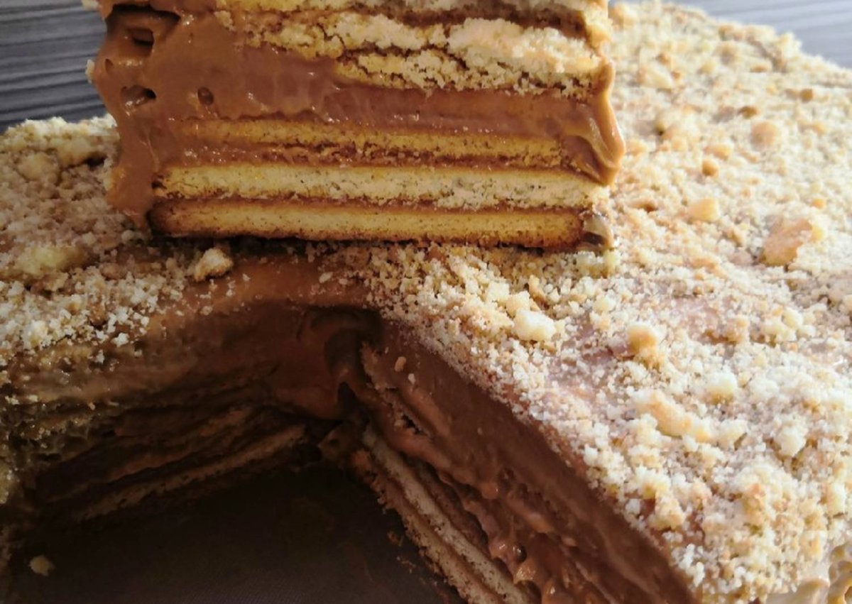Торт из печенья и вареной сгущенки