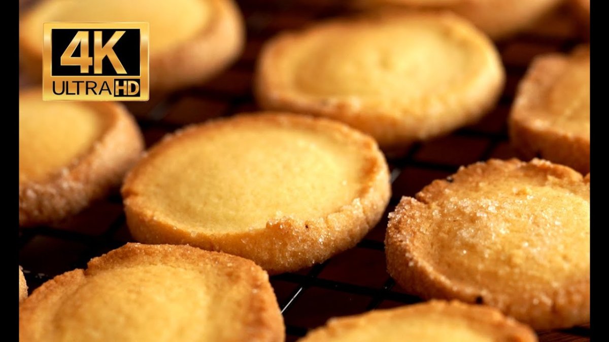 Выпечка с посыпкой из орехов