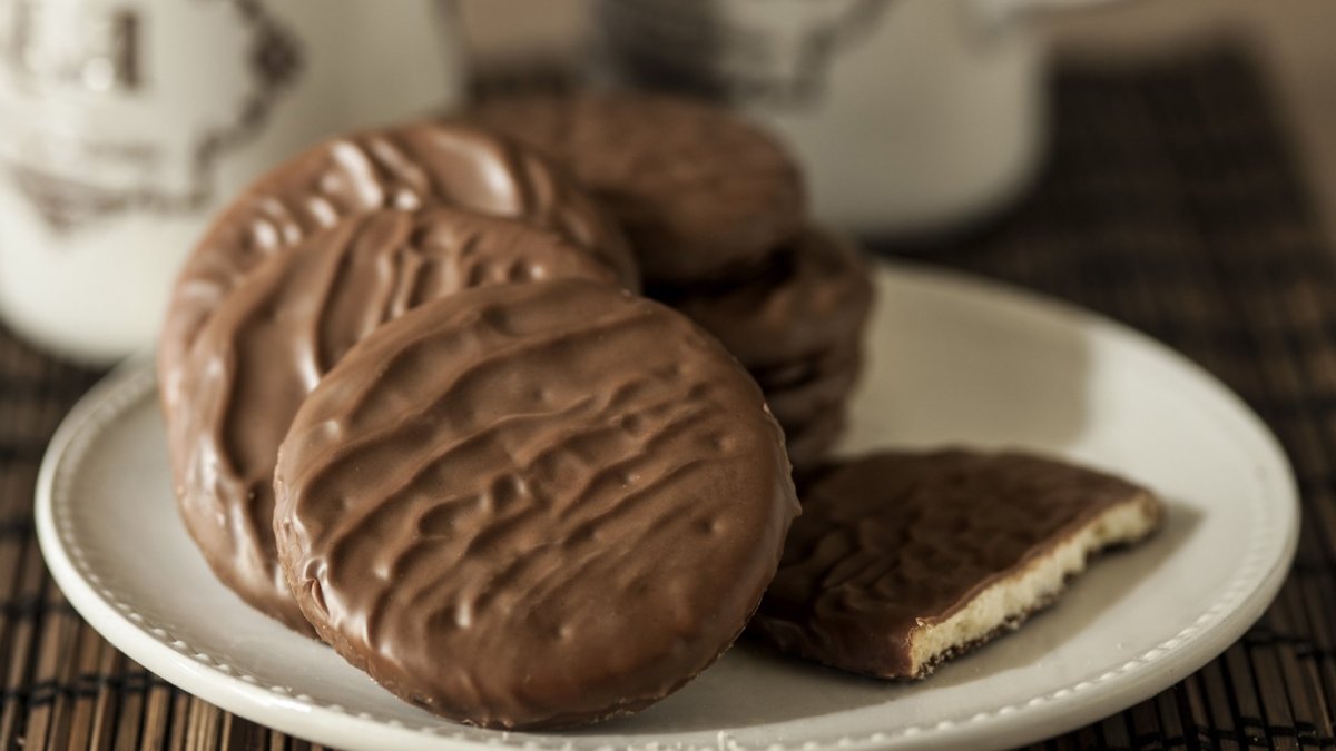 Печенье покрытое шоколадом