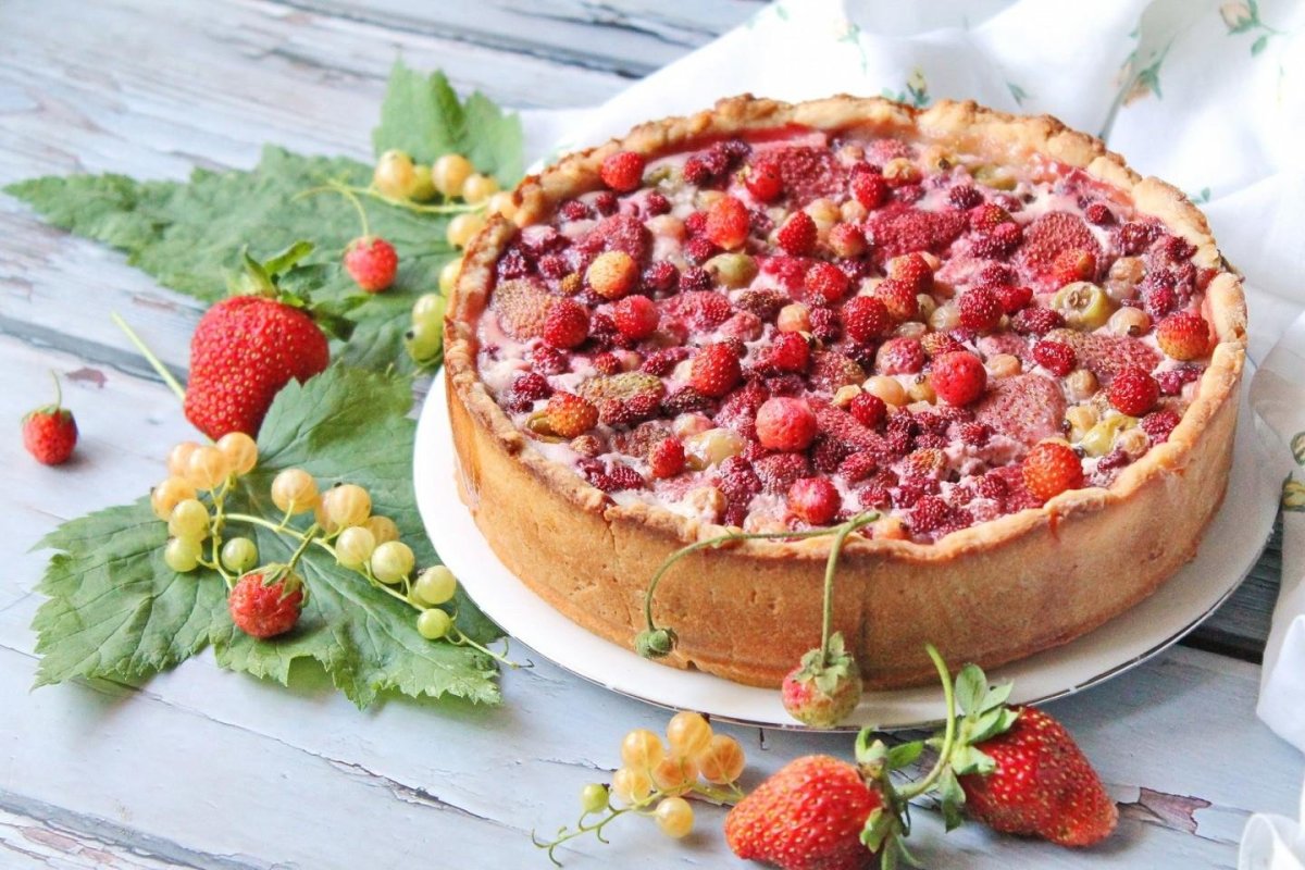 Заливной пирог с луком и яйцом