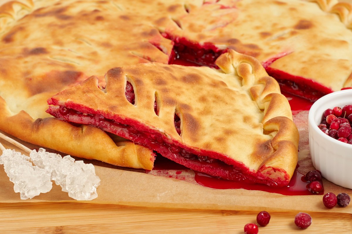 Пицца с брусникой