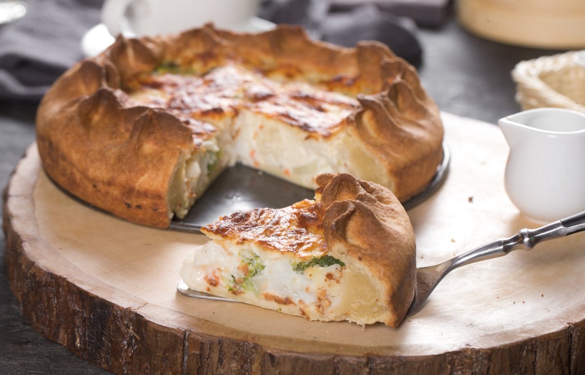 Пирог с макрурусом и картофелем