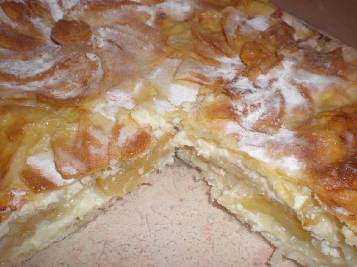 Пирог из лаваша с творогом и яблоками