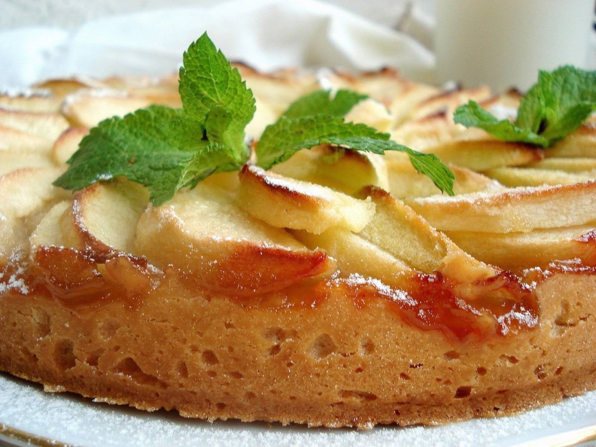 Шарлотка с яблоками